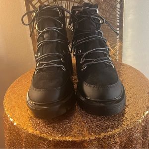 Timberland Women's Black Green-stride Waterproof Boots. Size 8.5